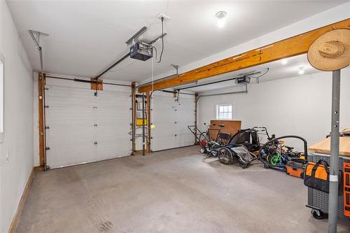 178 Niagara St, Winnipeg, MB - Indoor Photo Showing Garage