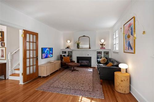 178 Niagara St, Winnipeg, MB - Indoor With Fireplace