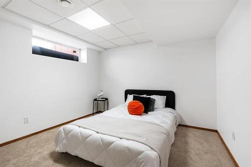 2583 King Edward St, Winnipeg, MB - Indoor Photo Showing Bedroom