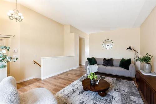 2583 King Edward St, Winnipeg, MB - Indoor Photo Showing Living Room