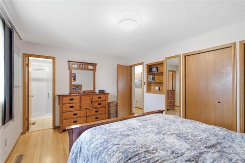 18 Bromley Pl, Winnipeg, MB - Indoor Photo Showing Bedroom