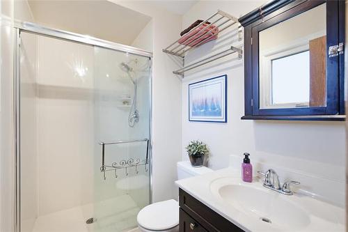 18 Bromley Pl, Winnipeg, MB - Indoor Photo Showing Bathroom