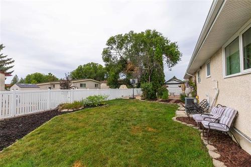 18 Bromley Pl, Winnipeg, MB - Outdoor