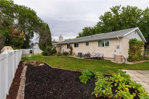 18 Bromley Pl, Winnipeg, MB - Outdoor
