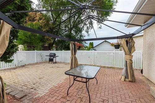 18 Bromley Pl, Winnipeg, MB - Outdoor With Exterior