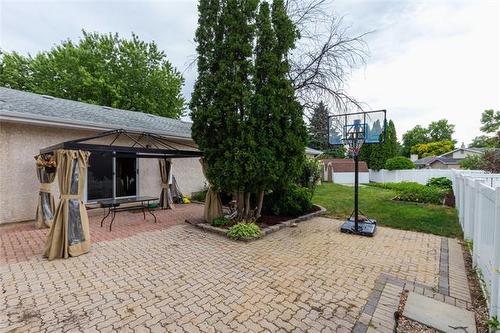 18 Bromley Pl, Winnipeg, MB - Outdoor