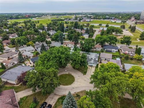 18 Bromley Pl, Winnipeg, MB - Outdoor With View