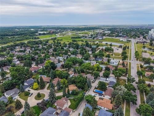 18 Bromley Pl, Winnipeg, MB - Outdoor With View