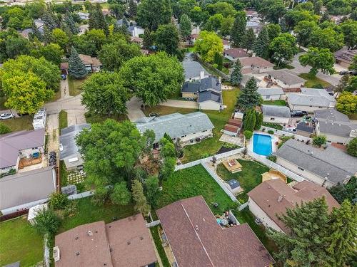 18 Bromley Pl, Winnipeg, MB - Outdoor With View