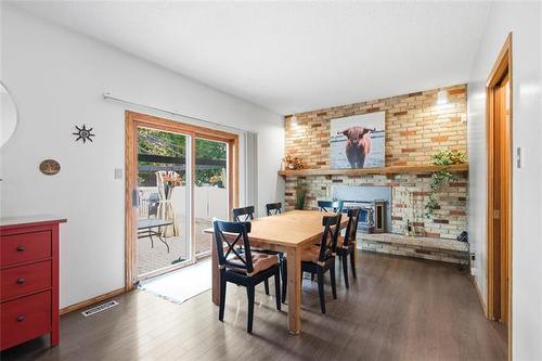 18 Bromley Pl, Winnipeg, MB - Indoor Photo Showing Dining Room