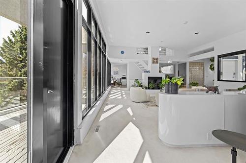 31 Dumbarton Blvd, Winnipeg, MB - Indoor Photo Showing Other Room