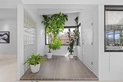 31 Dumbarton Blvd, Winnipeg, MB - Indoor Photo Showing Other Room