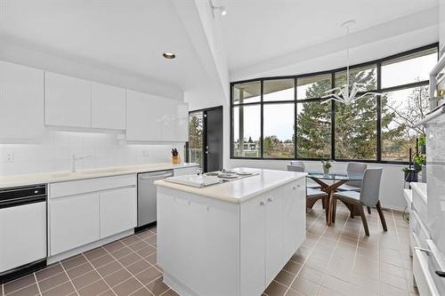 31 Dumbarton Blvd, Winnipeg, MB - Indoor Photo Showing Kitchen