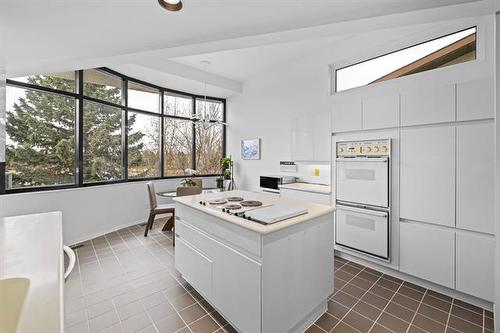 31 Dumbarton Blvd, Winnipeg, MB - Indoor Photo Showing Kitchen