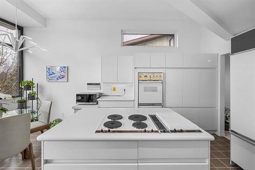 31 Dumbarton Blvd, Winnipeg, MB - Indoor Photo Showing Kitchen