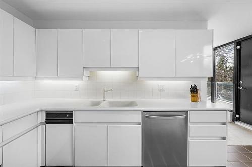 31 Dumbarton Blvd, Winnipeg, MB - Indoor Photo Showing Kitchen With Upgraded Kitchen