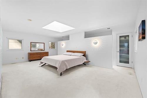 31 Dumbarton Blvd, Winnipeg, MB - Indoor Photo Showing Bedroom