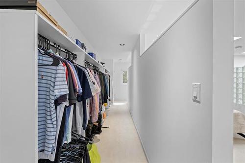 31 Dumbarton Blvd, Winnipeg, MB - Indoor With Storage