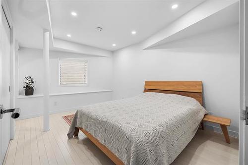 31 Dumbarton Blvd, Winnipeg, MB - Indoor Photo Showing Bedroom