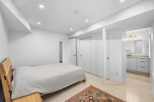 31 Dumbarton Blvd, Winnipeg, MB - Indoor Photo Showing Bedroom