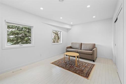 31 Dumbarton Blvd, Winnipeg, MB - Indoor Photo Showing Other Room