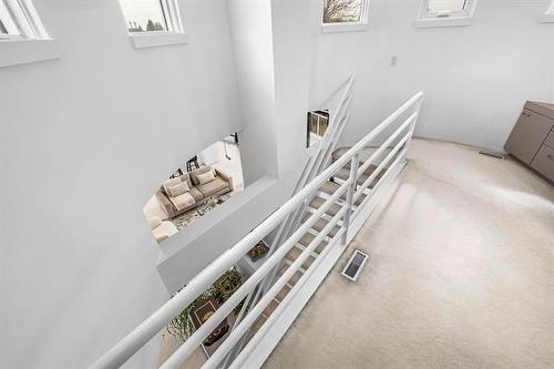 31 Dumbarton Blvd, Winnipeg, MB - Indoor Photo Showing Other Room