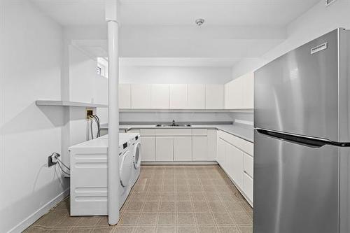 31 Dumbarton Blvd, Winnipeg, MB - Indoor Photo Showing Kitchen