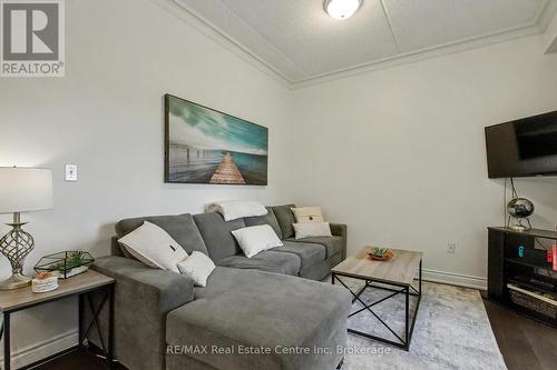 318 - 1440 Gordon Street, Guelph (Pineridge/Westminster Woods), ON - Indoor Photo Showing Living Room