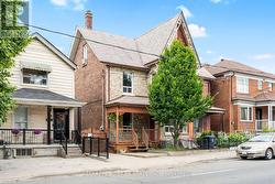 546 DUFFERIN STREET  Toronto, ON M6K 2A7