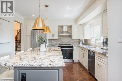 5410 Clive Crescent, Burlington, ON - Indoor Photo Showing Kitchen With Upgraded Kitchen