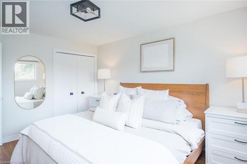 5410 Clive Crescent, Burlington, ON - Indoor Photo Showing Bedroom