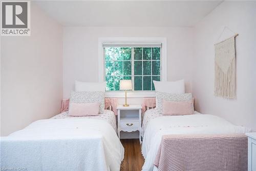 5410 Clive Crescent, Burlington, ON - Indoor Photo Showing Bedroom