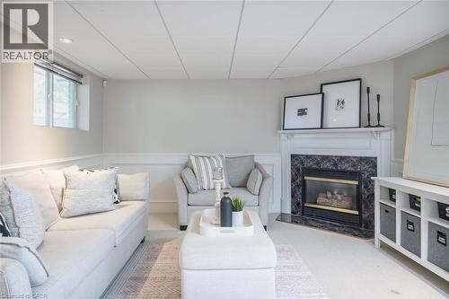 5410 Clive Crescent, Burlington, ON - Indoor Photo Showing Living Room With Fireplace