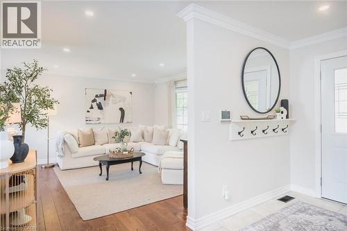 5410 Clive Crescent, Burlington, ON - Indoor Photo Showing Living Room