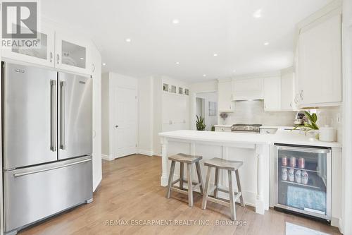 2000 15Th Side Road, Milton, ON - Indoor Photo Showing Kitchen With Upgraded Kitchen
