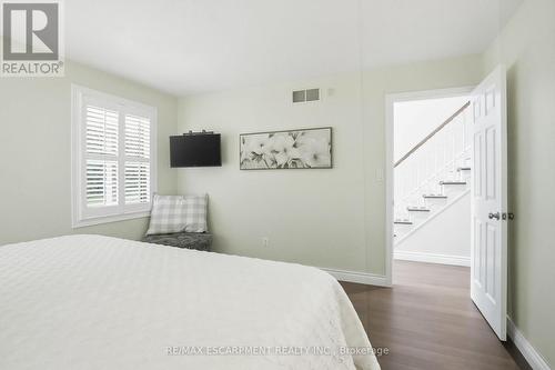 2000 15Th Side Road, Milton, ON - Indoor Photo Showing Bedroom