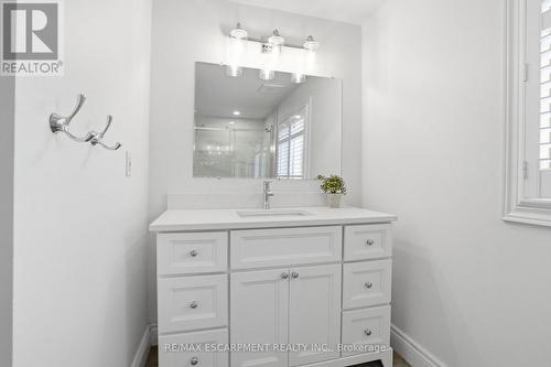 2000 15Th Side Road, Milton, ON - Indoor Photo Showing Bathroom