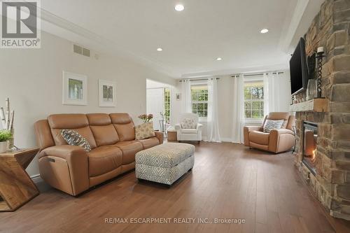 2000 15Th Side Road, Milton, ON - Indoor Photo Showing Living Room