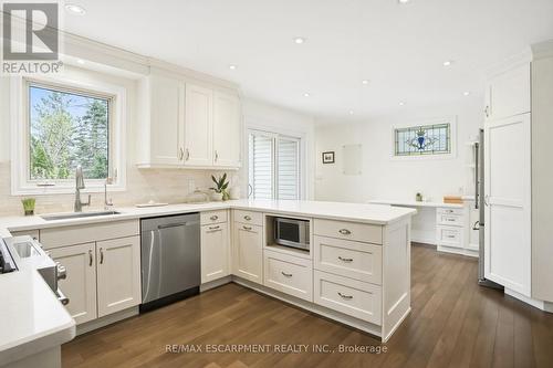 2000 15Th Side Road, Milton, ON - Indoor Photo Showing Kitchen With Upgraded Kitchen