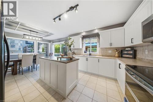 75 Hunter Way, Brantford, ON - Indoor Photo Showing Kitchen