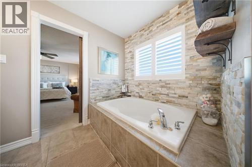 75 Hunter Way, Brantford, ON - Indoor Photo Showing Bathroom
