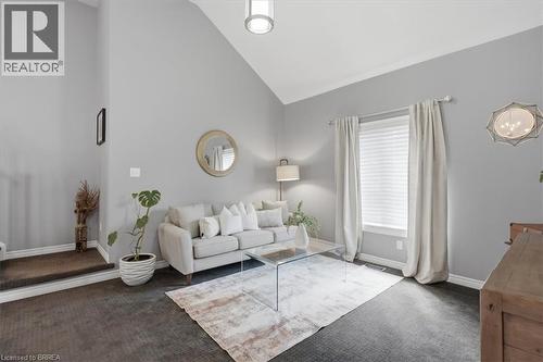 14 Mcqueen Drive, Paris, ON - Indoor Photo Showing Living Room