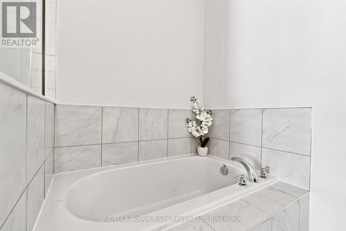 2607 Magdalen Path W, Oshawa (Windfields), ON - Indoor Photo Showing Bathroom