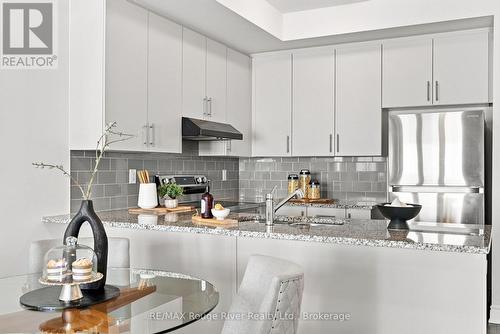 2607 Magdalen Path W, Oshawa (Windfields), ON - Indoor Photo Showing Kitchen With Upgraded Kitchen