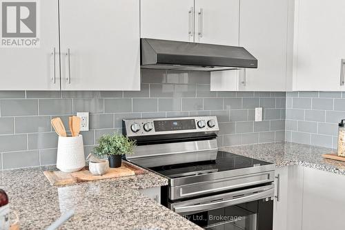 2607 Magdalen Path W, Oshawa (Windfields), ON - Indoor Photo Showing Kitchen With Stainless Steel Kitchen With Upgraded Kitchen