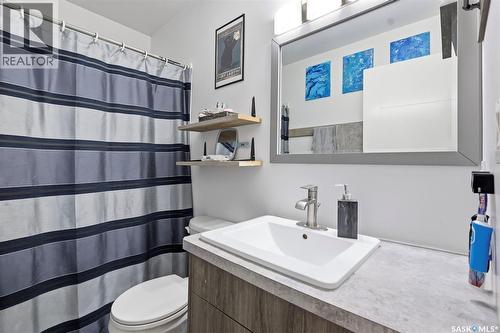 2508 Preston Avenue S, Saskatoon, SK - Indoor Photo Showing Bathroom