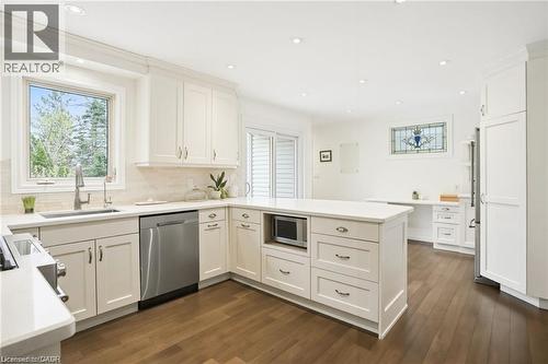 2000 15 Side Road, Milton, ON - Indoor Photo Showing Kitchen With Upgraded Kitchen