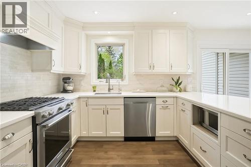 2000 15 Side Road, Milton, ON - Indoor Photo Showing Kitchen With Upgraded Kitchen