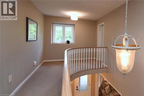 Upper level generous hallway - 470 Amanda Crescent, Burlington, ON - Indoor Photo Showing Other Room
