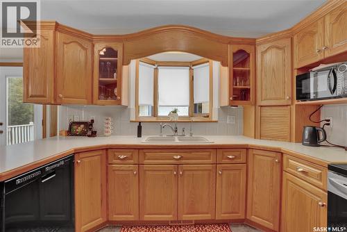 1146 Selo Place, Regina, SK - Indoor Photo Showing Kitchen With Double Sink